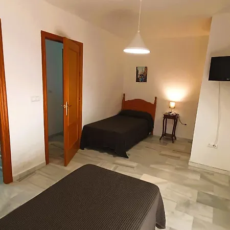 Carril De La Fuente Apartment *